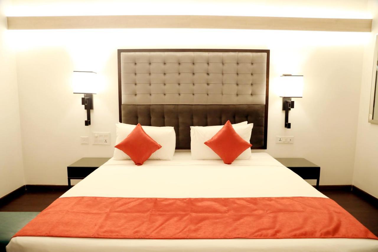 Hotel Deccan Serai Grande, Gachibowli, Hyderabad Eksteriør bilde