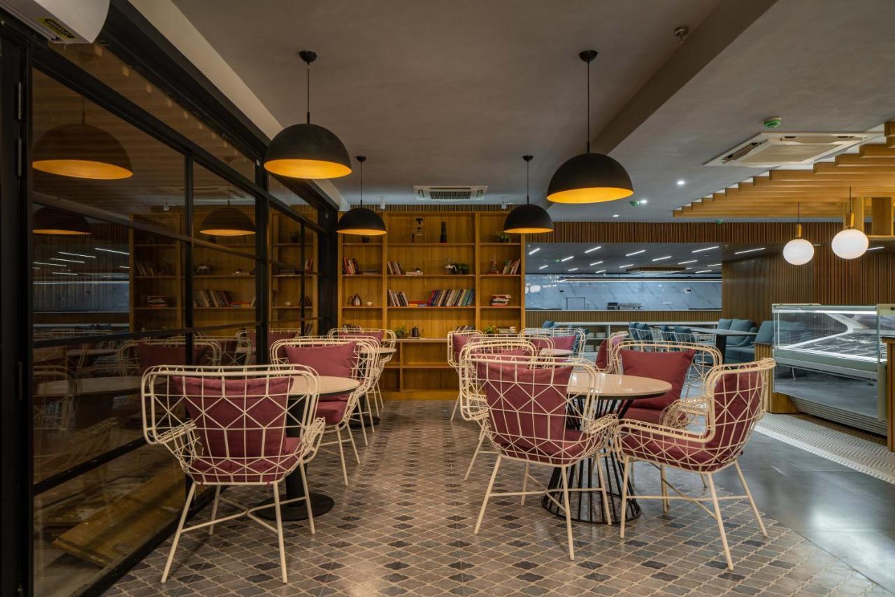Hotel Deccan Serai Grande, Gachibowli, Hyderabad Eksteriør bilde