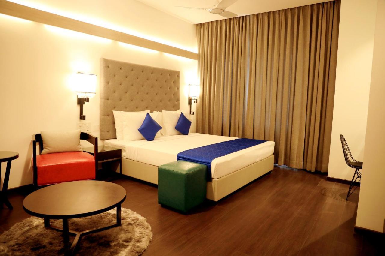 Hotel Deccan Serai Grande, Gachibowli, Hyderabad Eksteriør bilde