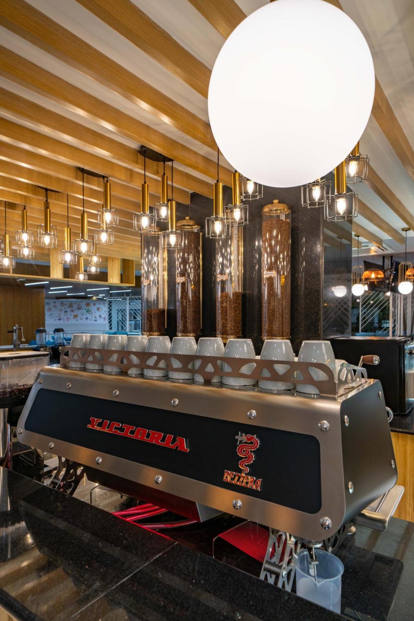 Hotel Deccan Serai Grande, Gachibowli, Hyderabad Eksteriør bilde