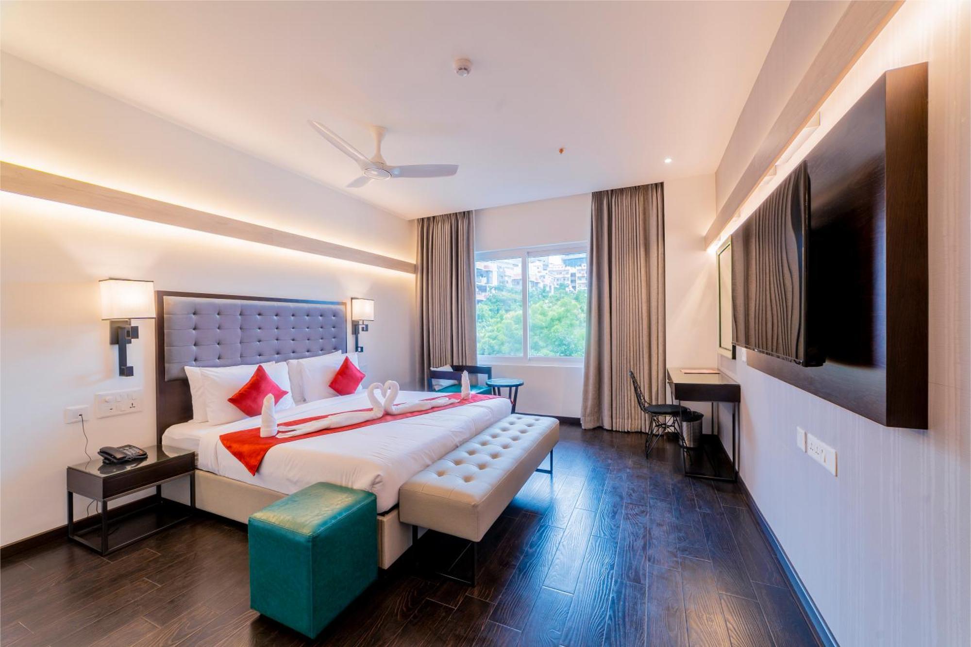 Hotel Deccan Serai Grande, Gachibowli, Hyderabad Eksteriør bilde