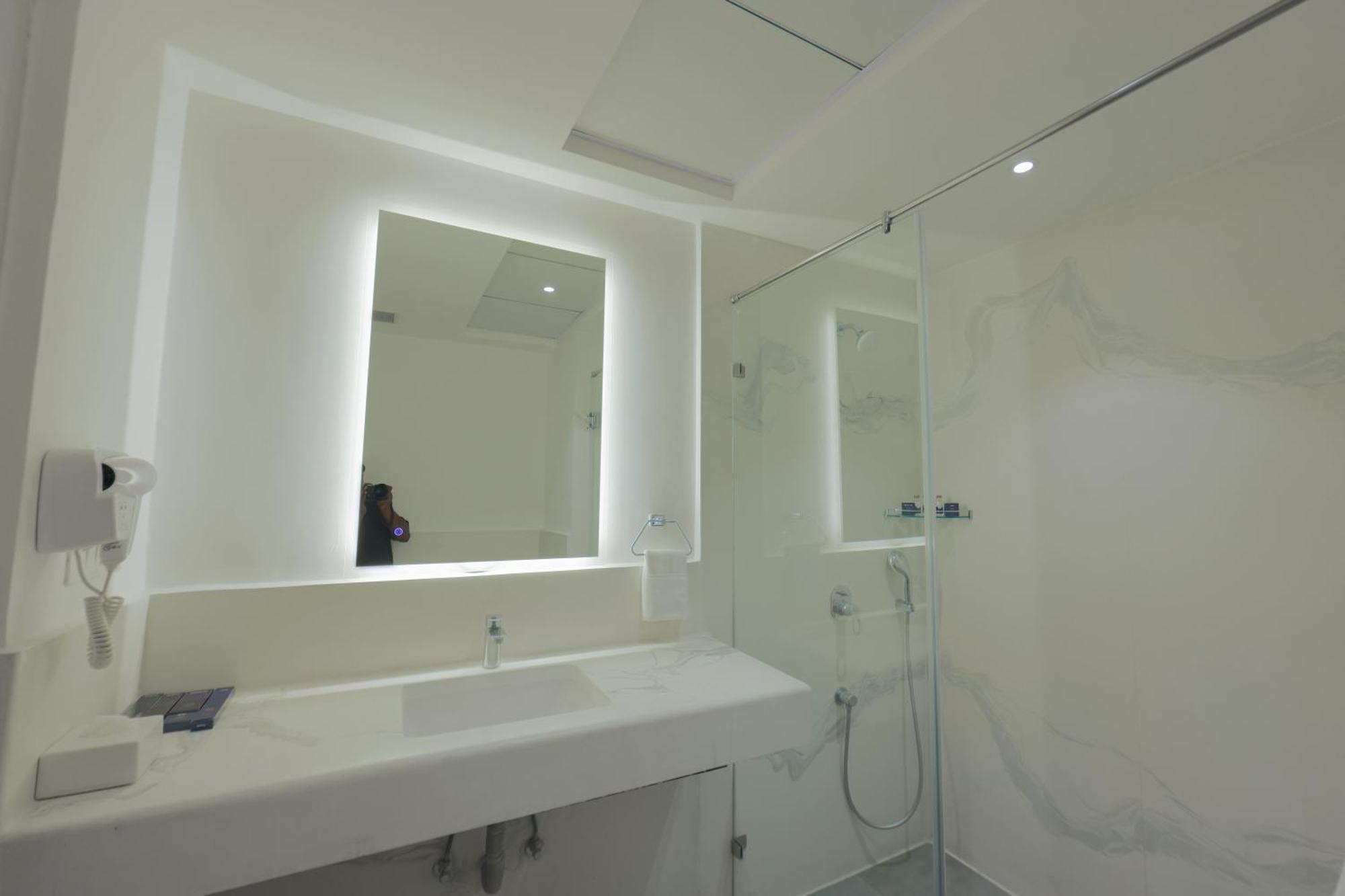 Hotel Deccan Serai Grande, Gachibowli, Hyderabad Eksteriør bilde