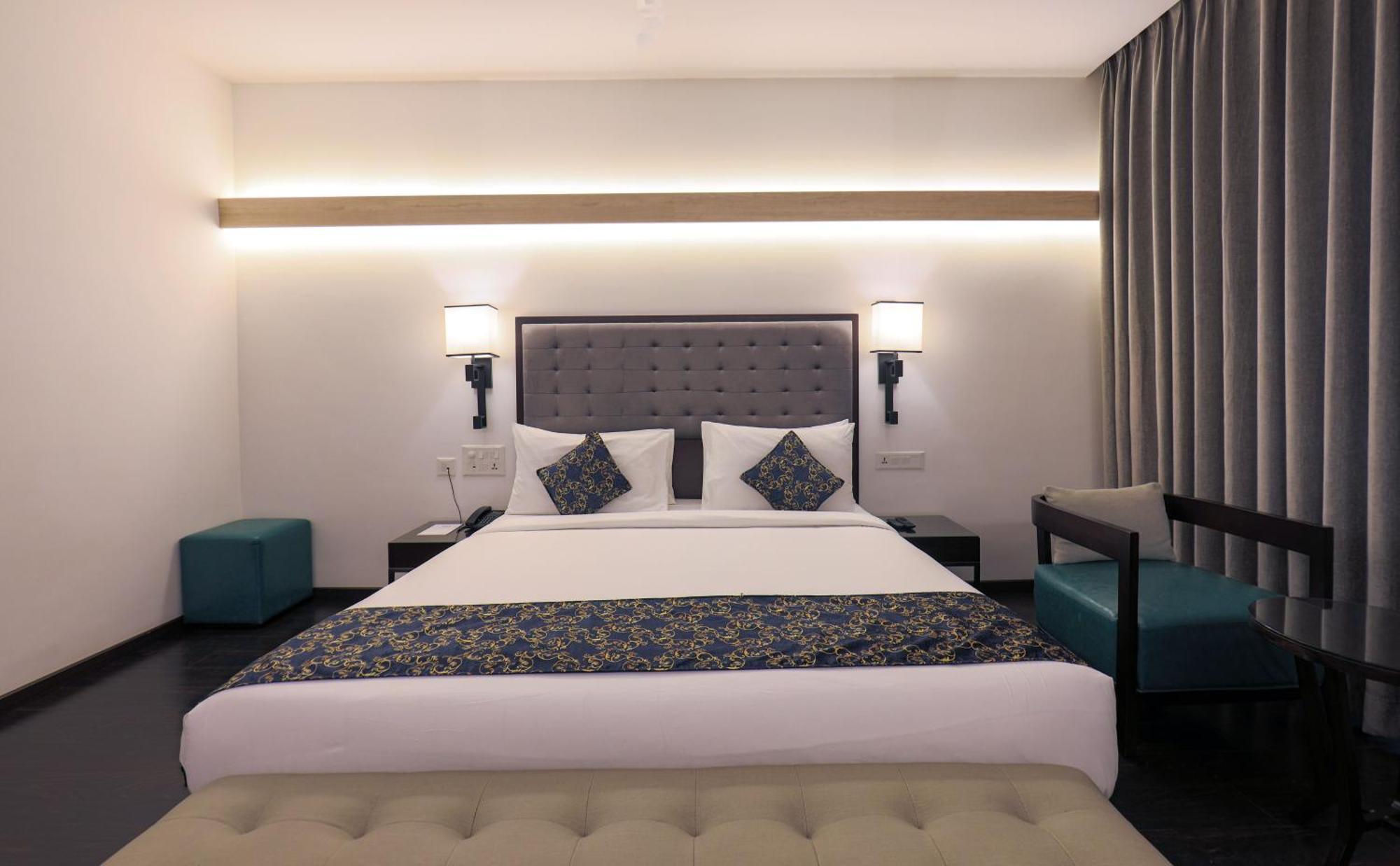 Hotel Deccan Serai Grande, Gachibowli, Hyderabad Eksteriør bilde